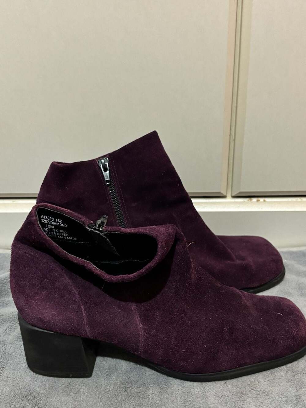 Vintage White Mountain Diamond Purple Suede Ankle Boots Size 10M Heel